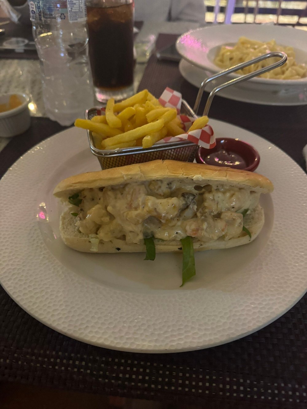 Castaways Bistro dining atmosphere and restaurant experience